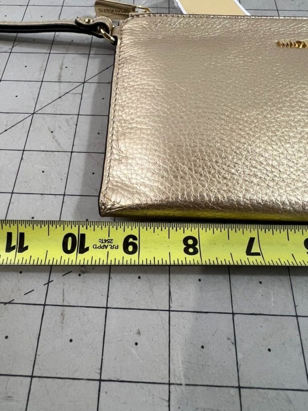 Michael Kors Bedford Large Pale Gold Zip Clutch New w/Tags - Picture 5 of 6